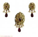 Click here to View - 22K Gold Antique Kundan Pendant Set 