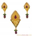 22K Antique Pendant Set - Click here to buy online - 1,968 only..