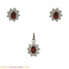 Gold Pendant And Earrings Set