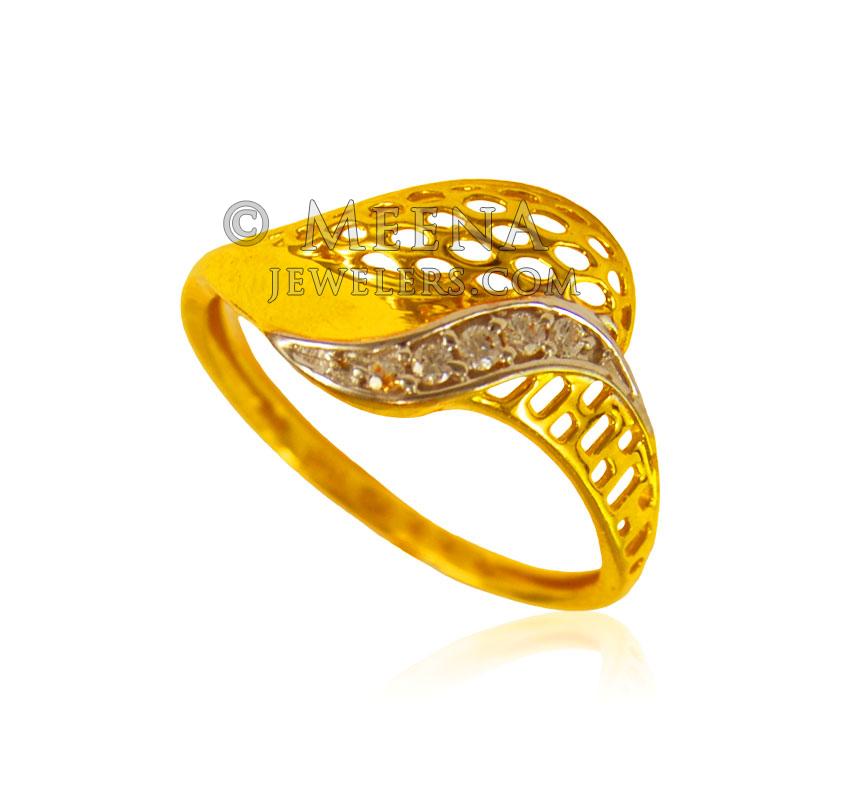 22 Kt Gold Ladies Signity Ring RiLs24292 22 Kt Gold ring for ladies is designed in fancy