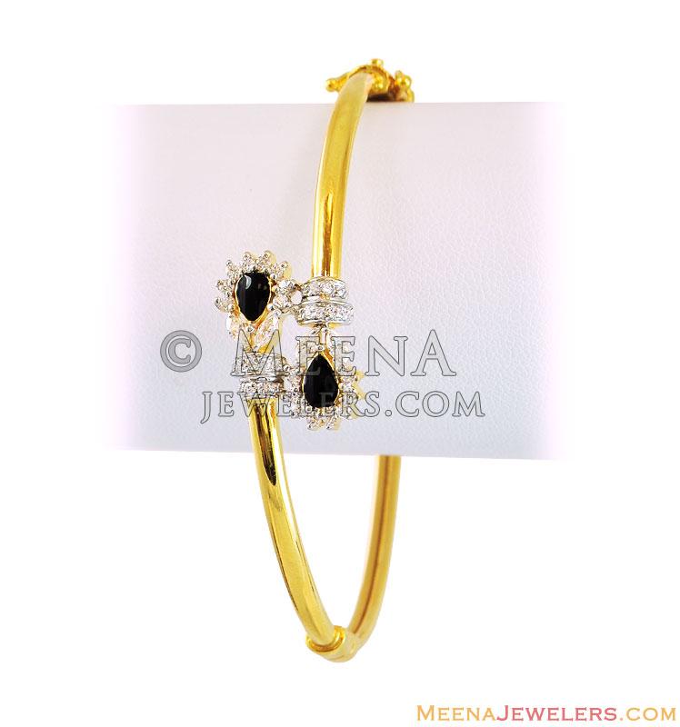 22Kt Gold Signity Bangle BaSt12572 22k gold fancy bangle with star